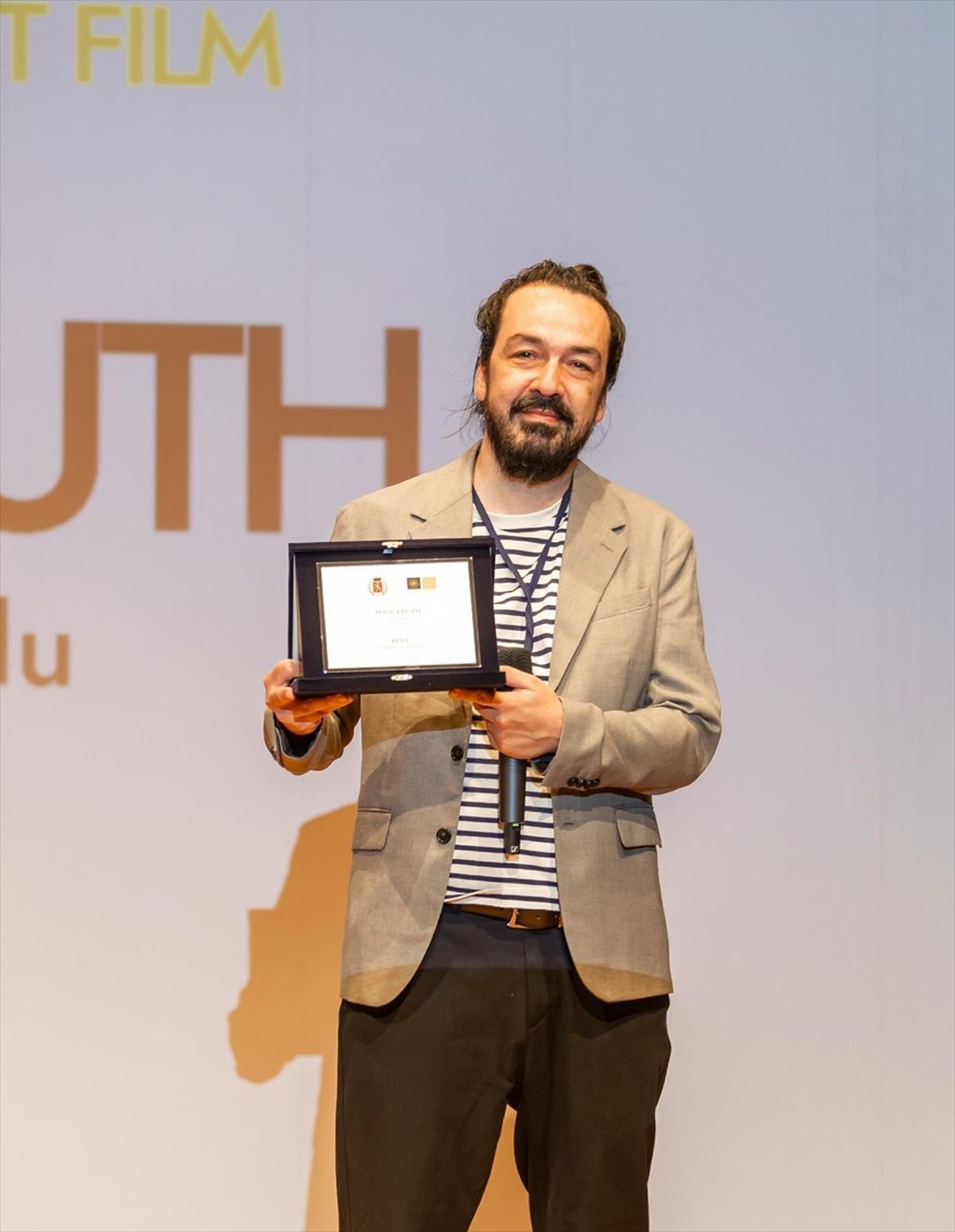 Yapay zeka teknolojisiyle üretilen 'Post Truth' İtalya'dan 'Sanat Filmi' ödülüyle döndü