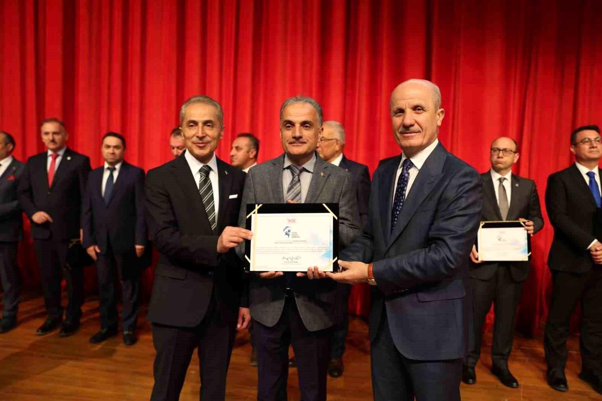 YÖK'ten Sakarya Üniversitesi'ne 'Spor Dostu Kampüs' ödülü