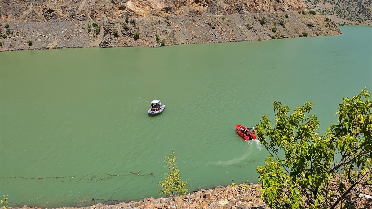 Artvin'de kayıp baba ve oğlunu arama çalışmalarına devam edildi