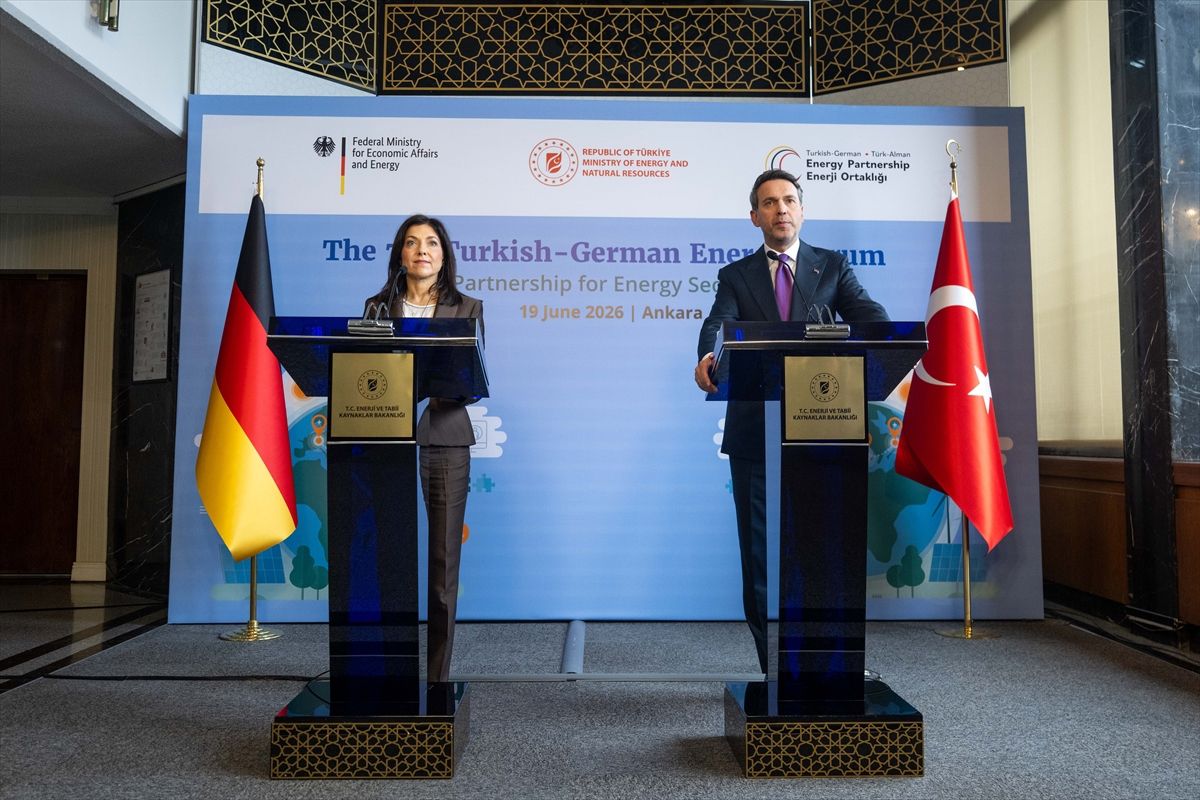 Bakan Bayraktar, Almanya Ekonomi ve Enerji Bakanı Reiche ile ortak basın toplantısı düzenledi