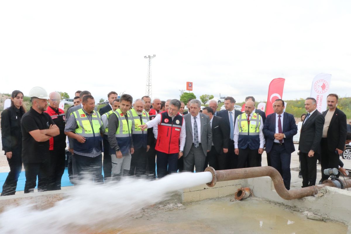 Bakan İbrahim Yumaklı Kayseri'deki tarım bölgesinde incelemelerde bulunuyor
