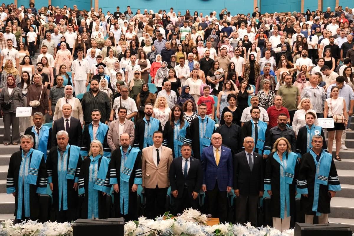 Balıkesir MYO’da Mezuniyet Coşkusu