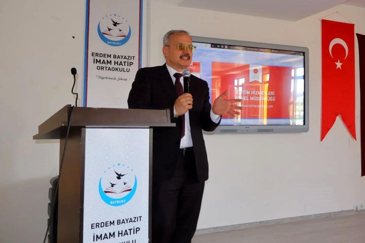 Bayburt'ta Kur'an Eğitim Merkezlerinin tanıtıldığı toplantıdan bir kesit.