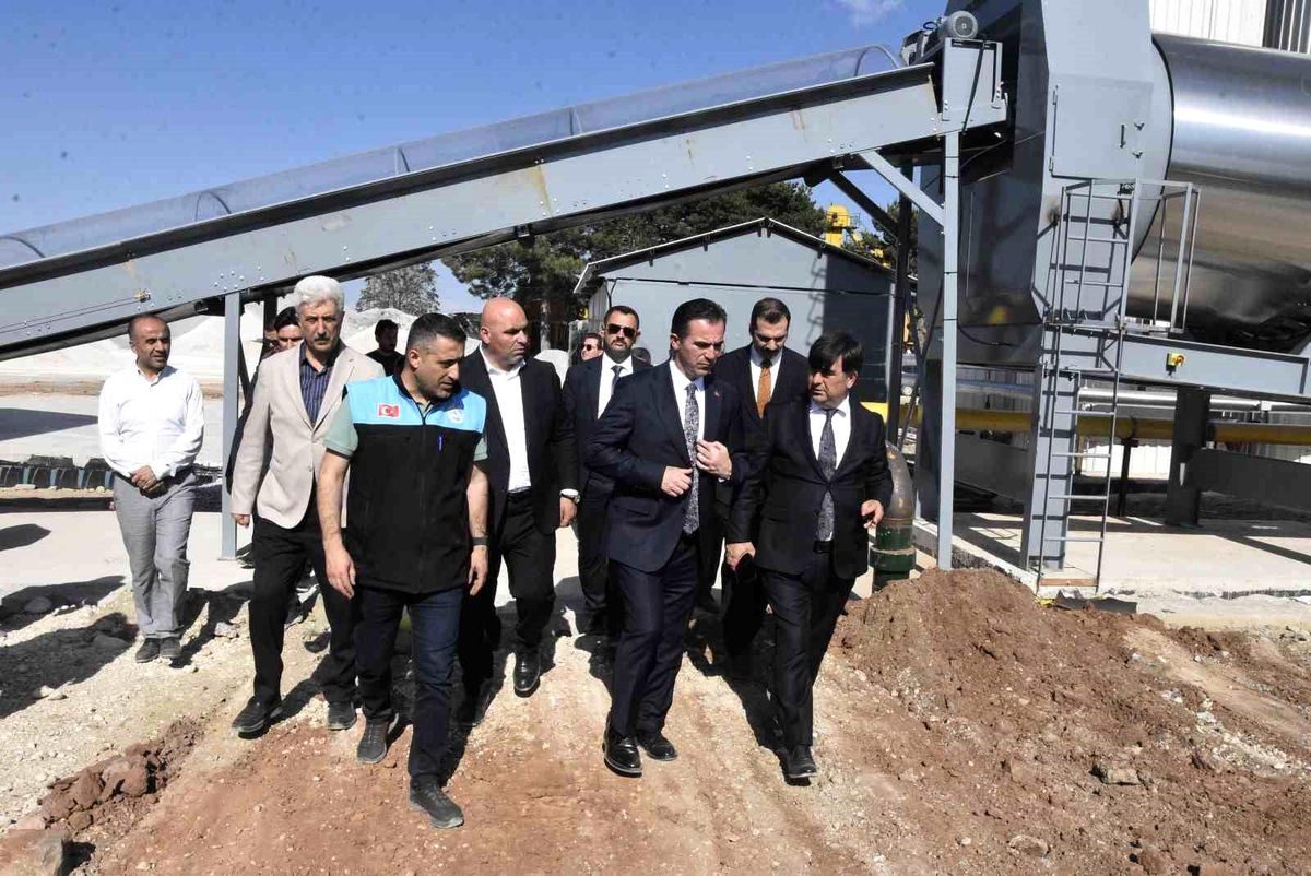 Bitlis'te kırsal kalkınmaya asfalt desteği