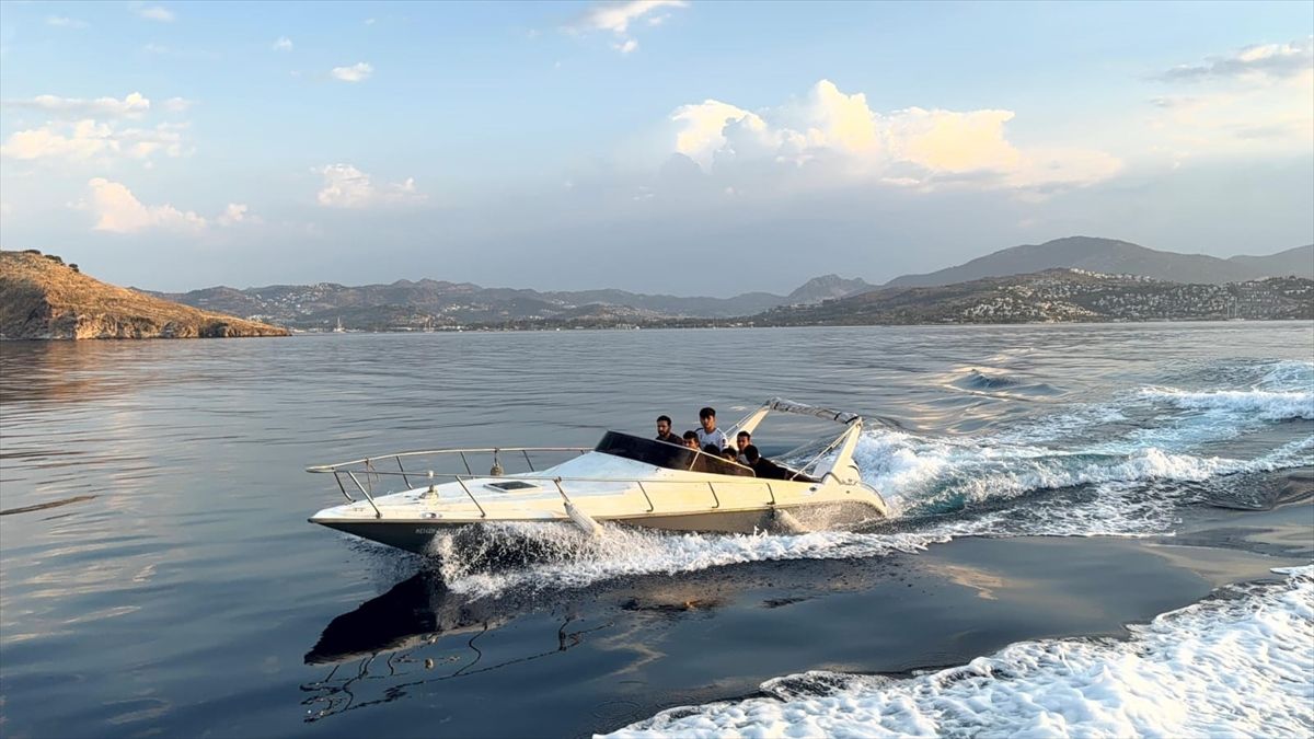 Bodrum'da Sahil Güvenlik ekiplerinin düzensiz göçmenlere yönelik operasyonu.