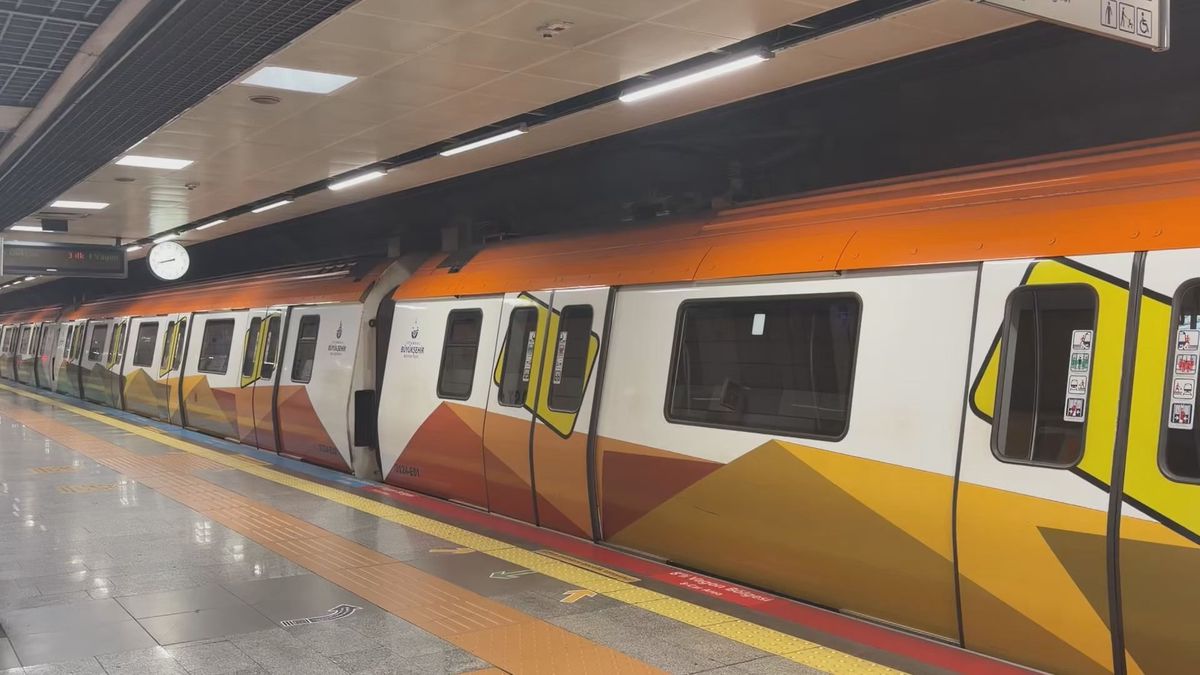 Bostancı'da metro raydan çıktı; yolcular tahliye edildi