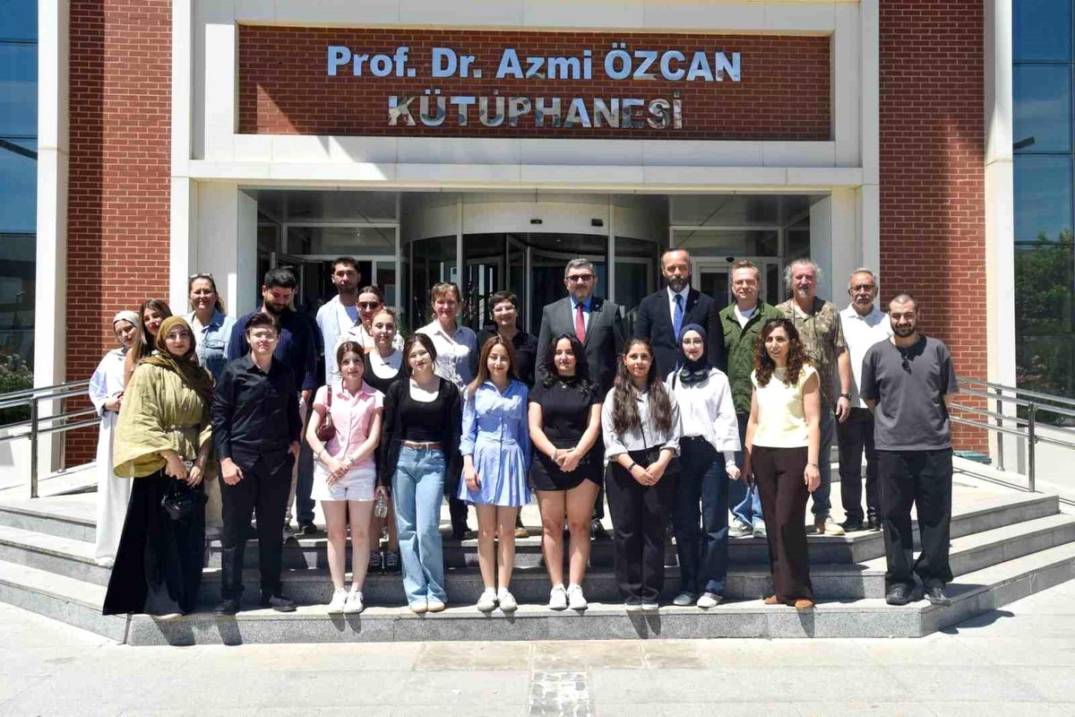 BŞEÜ'de 'Kampüste Yaşam' sergisi sanatseverlerle buluştu
