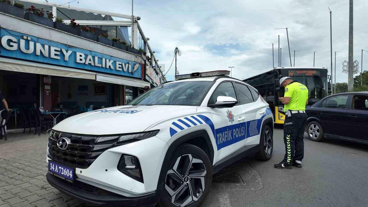 Büyükçekmece'de abart egzoz kullanan ehliyetsiz sürücüye 266 bin lira ceza