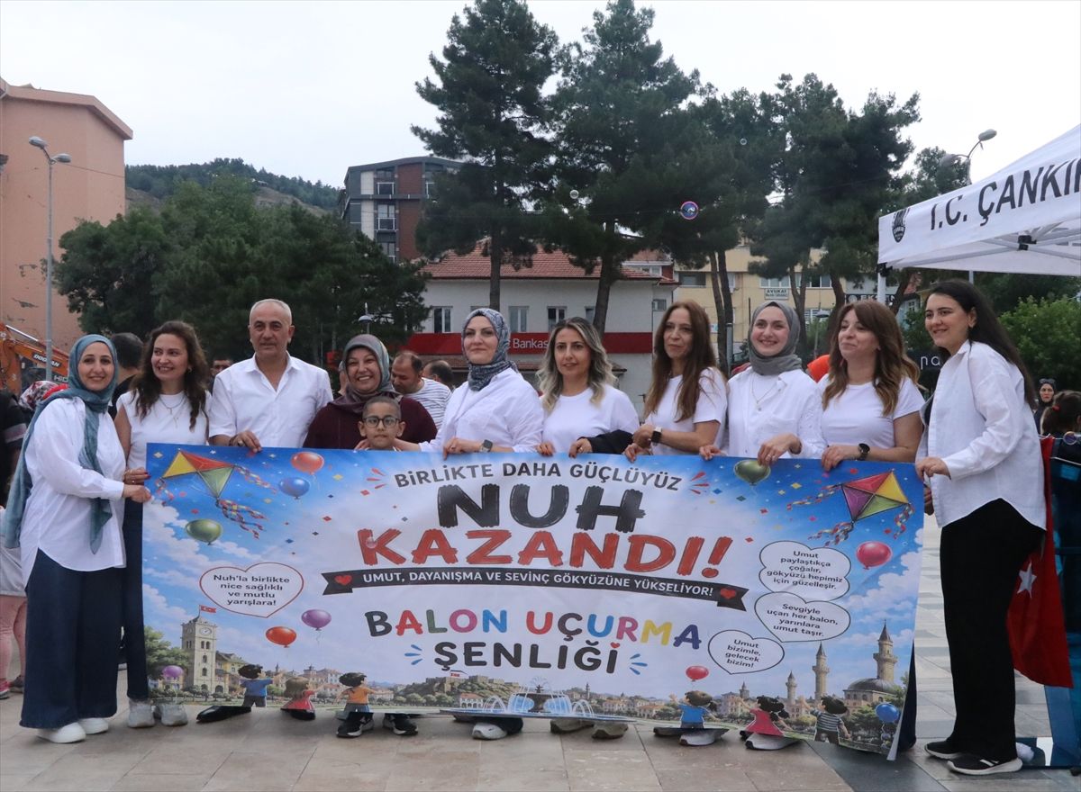 Çankırı'da beyin tümörünü yenen 8 yaşındaki çocuk için 400 balon gökyüzüne bırakıldı