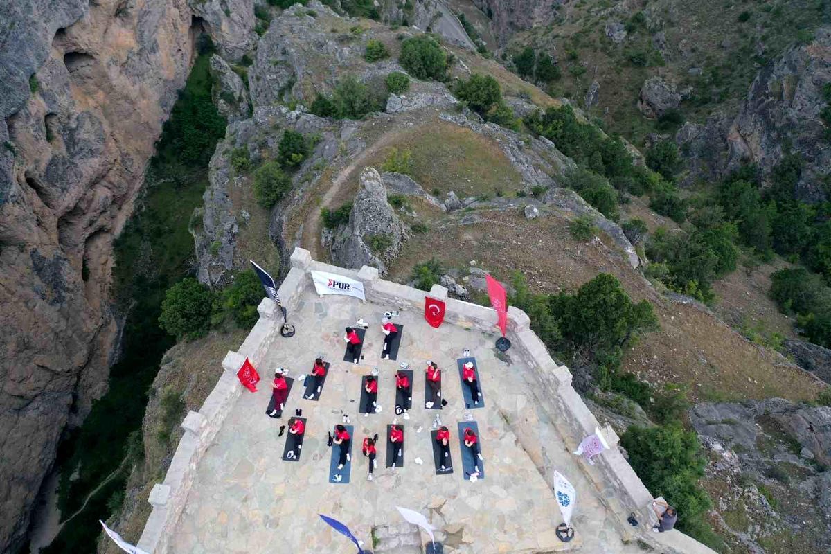 Cehennem Deresi Kanyonu'nda dünya yoga günü etkinliği
