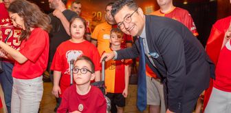 Galatasaray'ın şampiyonluk kupası Adana'da özel gereksinimli çocuklarla buluşturuldu