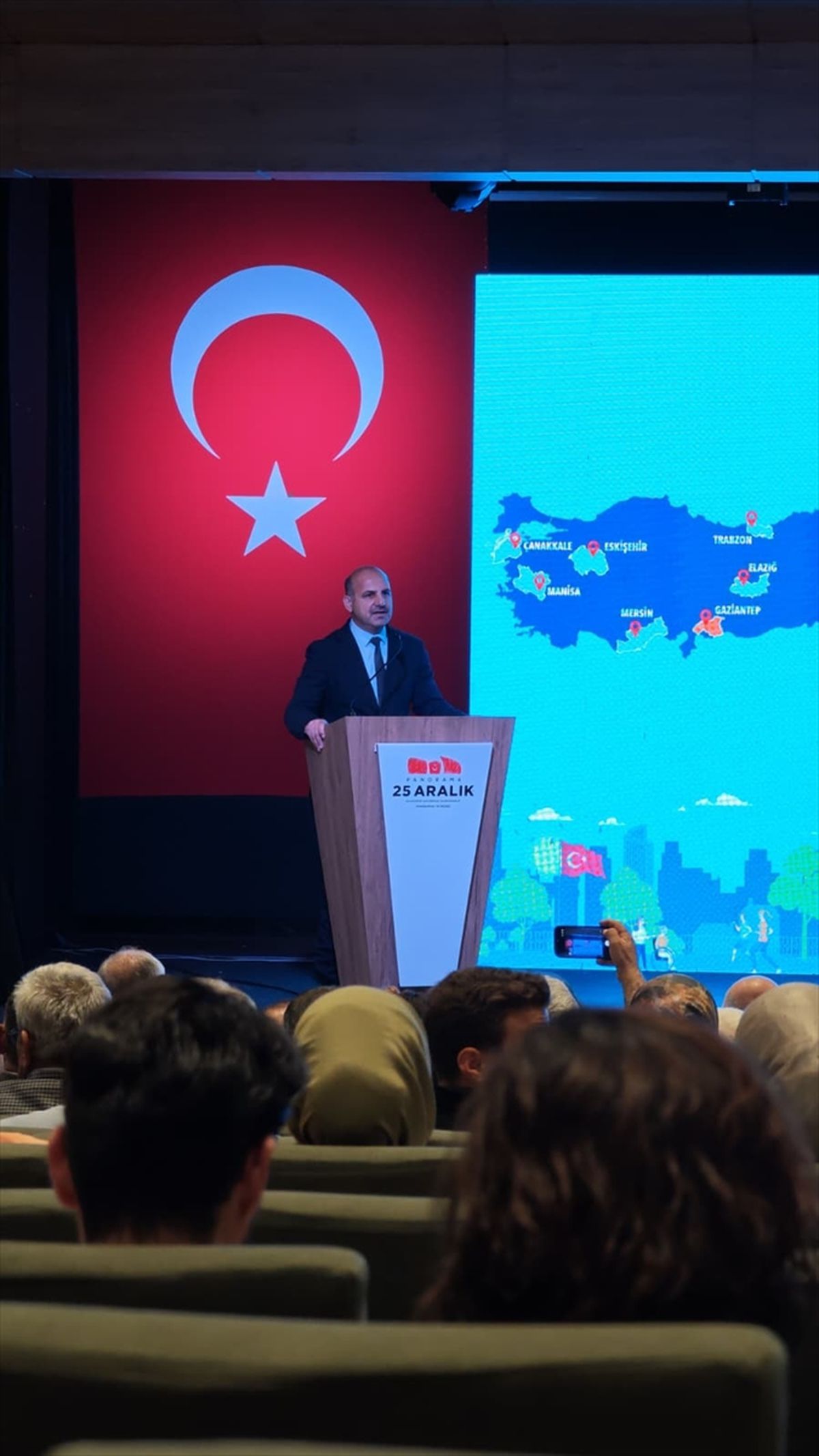 Gaziantep'te 'Demokratik Yerel Yönetişim ve Sivil Katılım Zı·rvesı·' düzenlendi