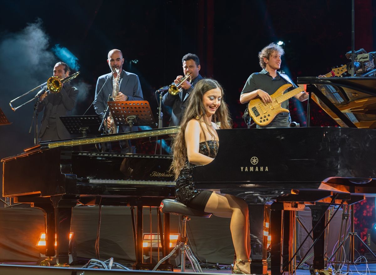Genç müzisyen Su Yavuz, Akra Caz Festivali'nde sahne aldı
