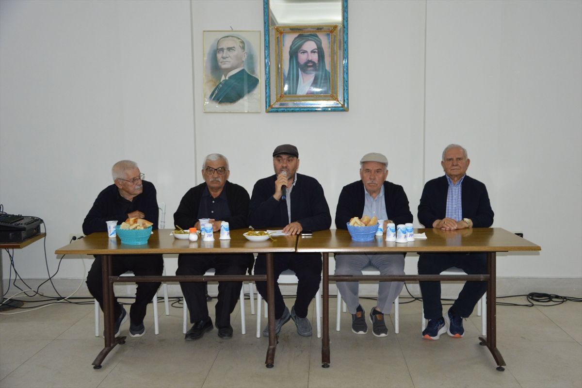 Havza'da Alevi vatandaşların cemevinde toplu iftar programına katılımı.
