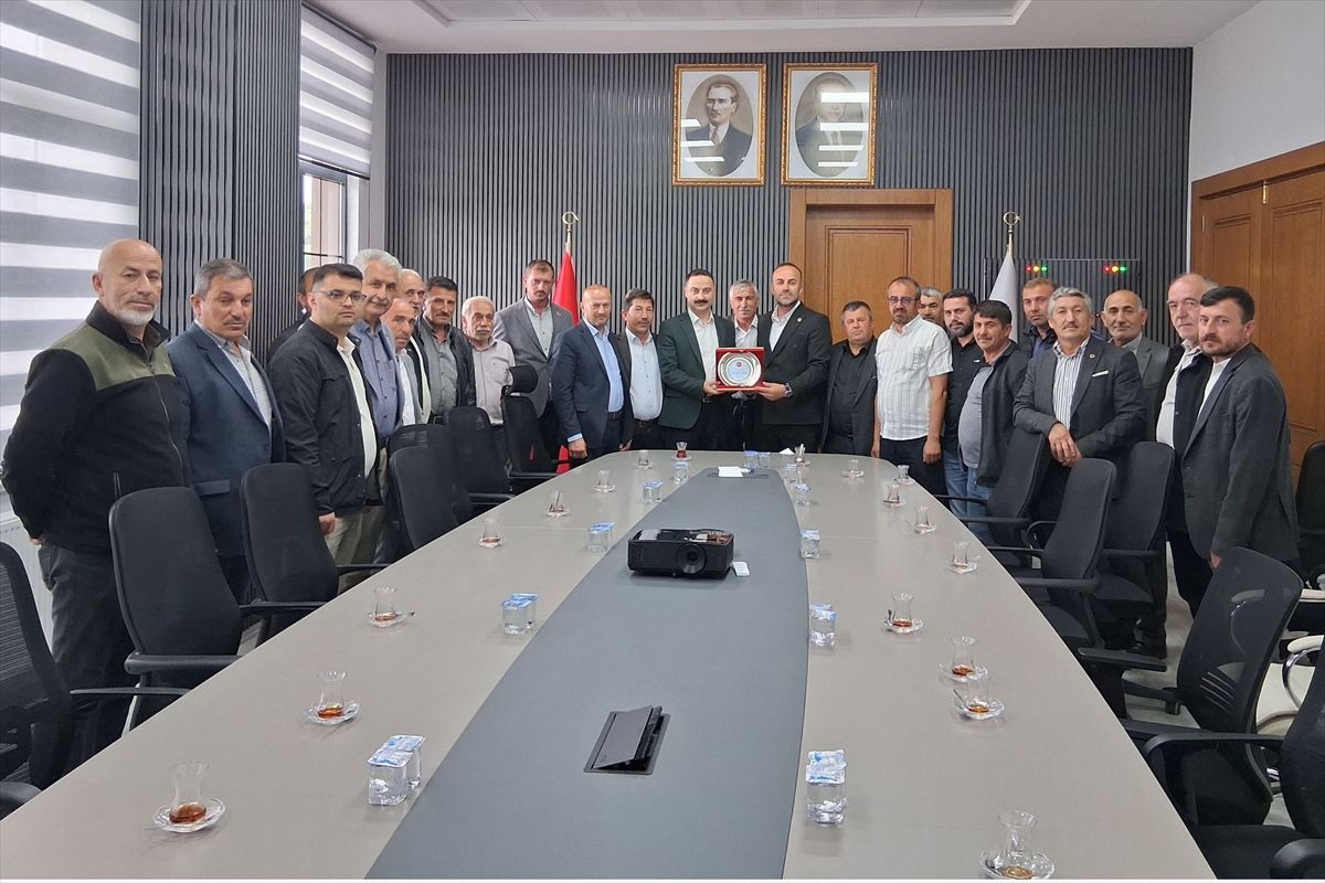 Havza Kaymakamı Ayvat'a muhtarlardan veda ziyareti