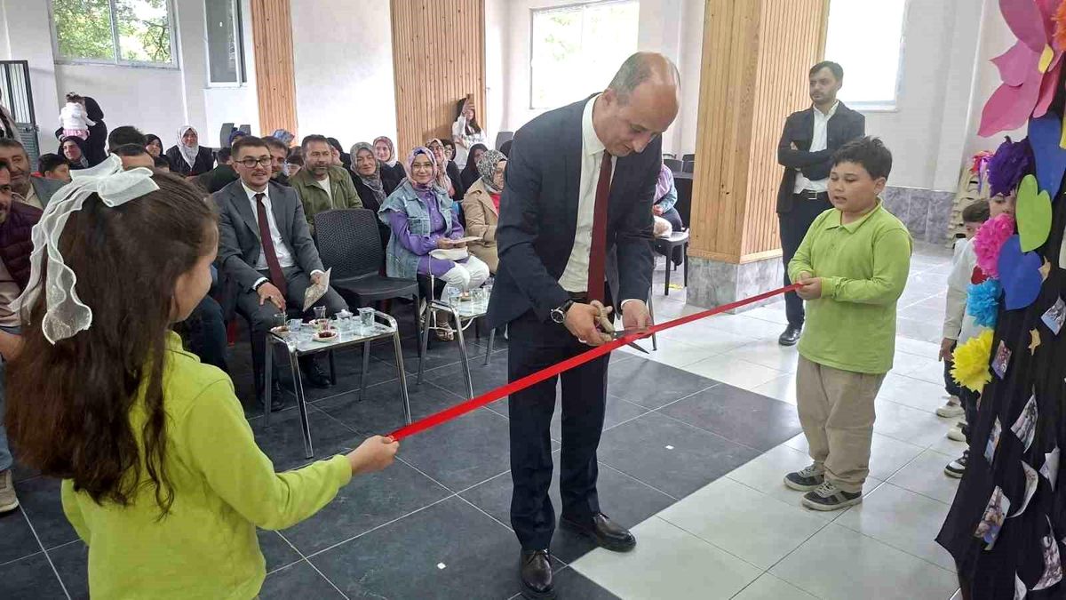 Hisarcık Güldüren İlkokulu ana sınıfında yıl sonu sergisi