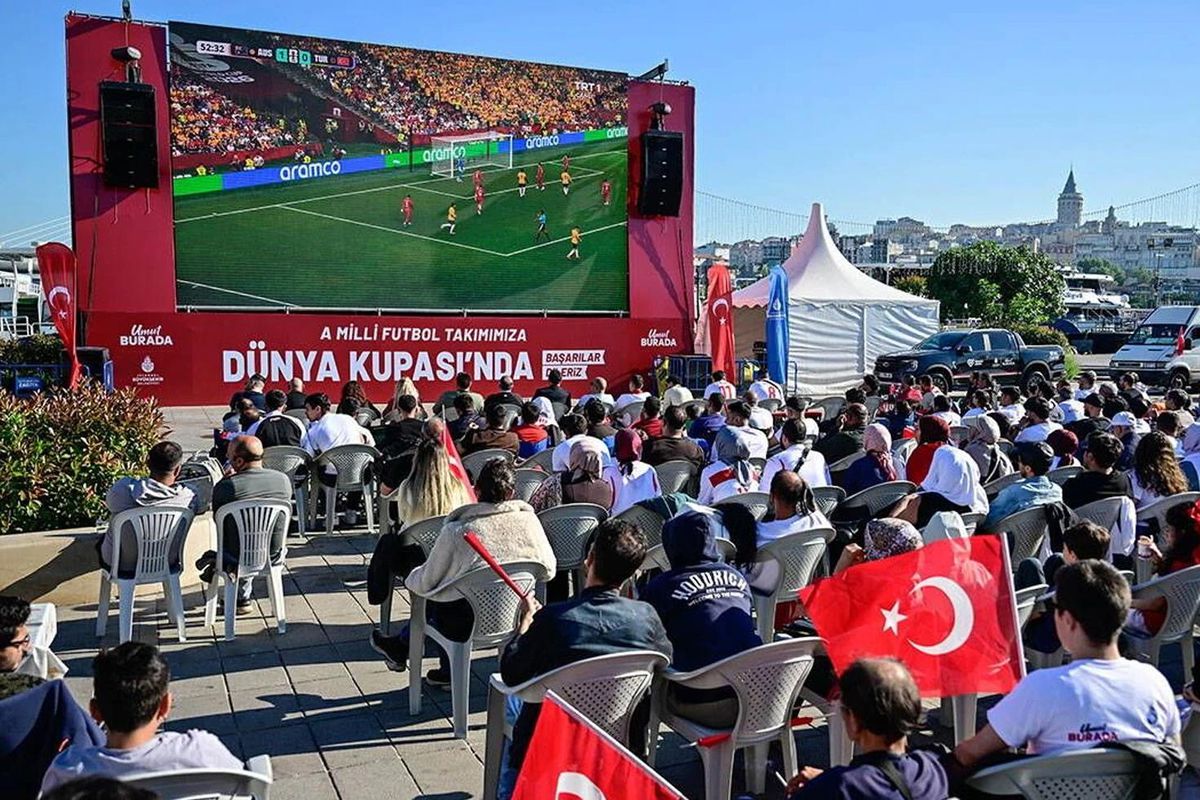 Meydanlarda milli maç izlenmeyecek! Bakan Çiftçi'den valiliklere genelge