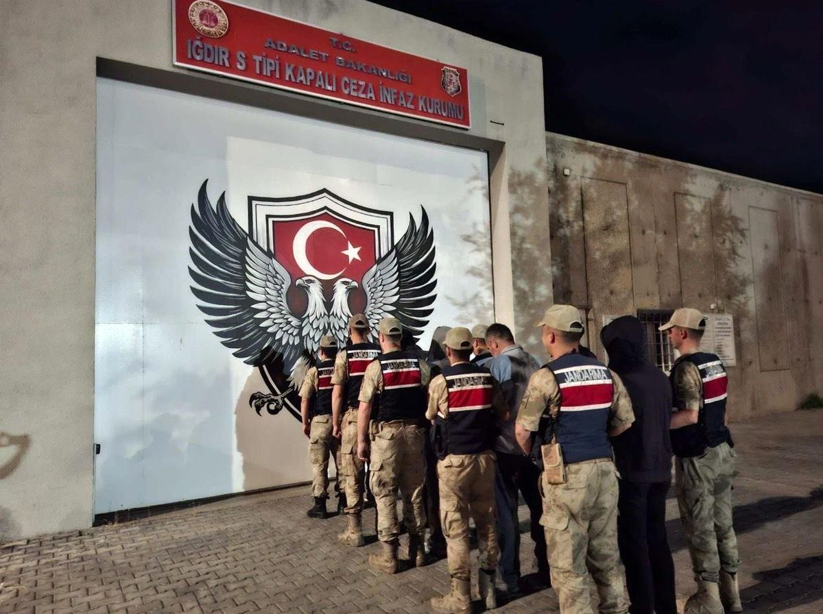 Iğdır'da 11 düzensiz göçmen ve 5 organizatör yakalandı