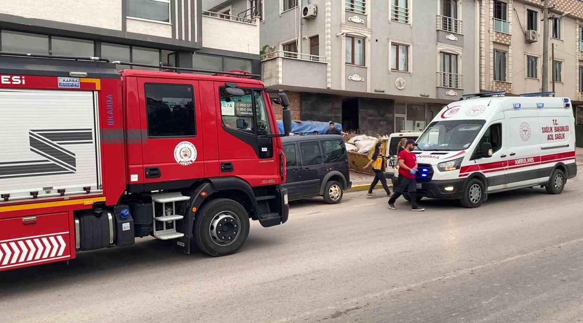 Kocaeli'de intihar ihbarı sonrası olay yerine sevk edilen polis ve sağlık ekipleri