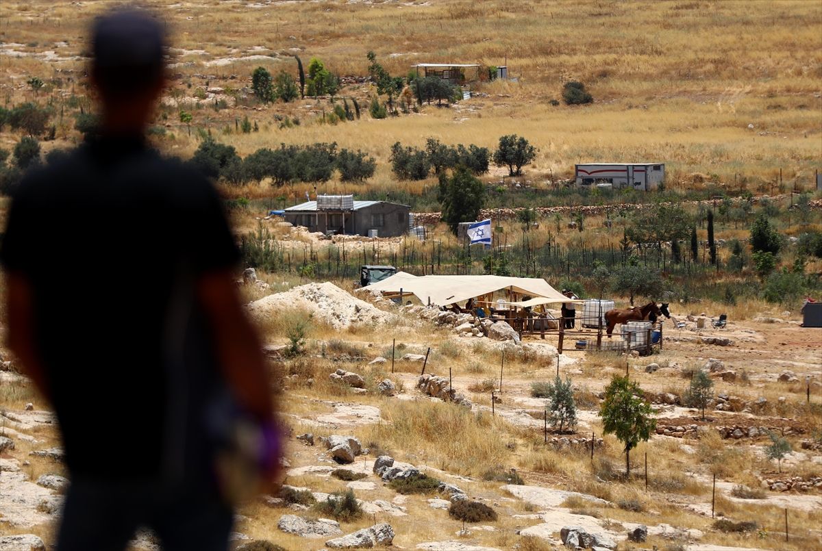 İsrail güçleri, Batı Şeria'da yasa dışı yerleşimleri protesto eden Filistinlilere saldırdı