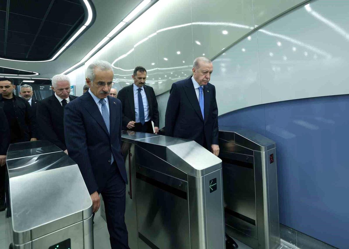 Erdoğan, Halkalı-Havalimanı Metro Hattı açılışına metroyla gitti