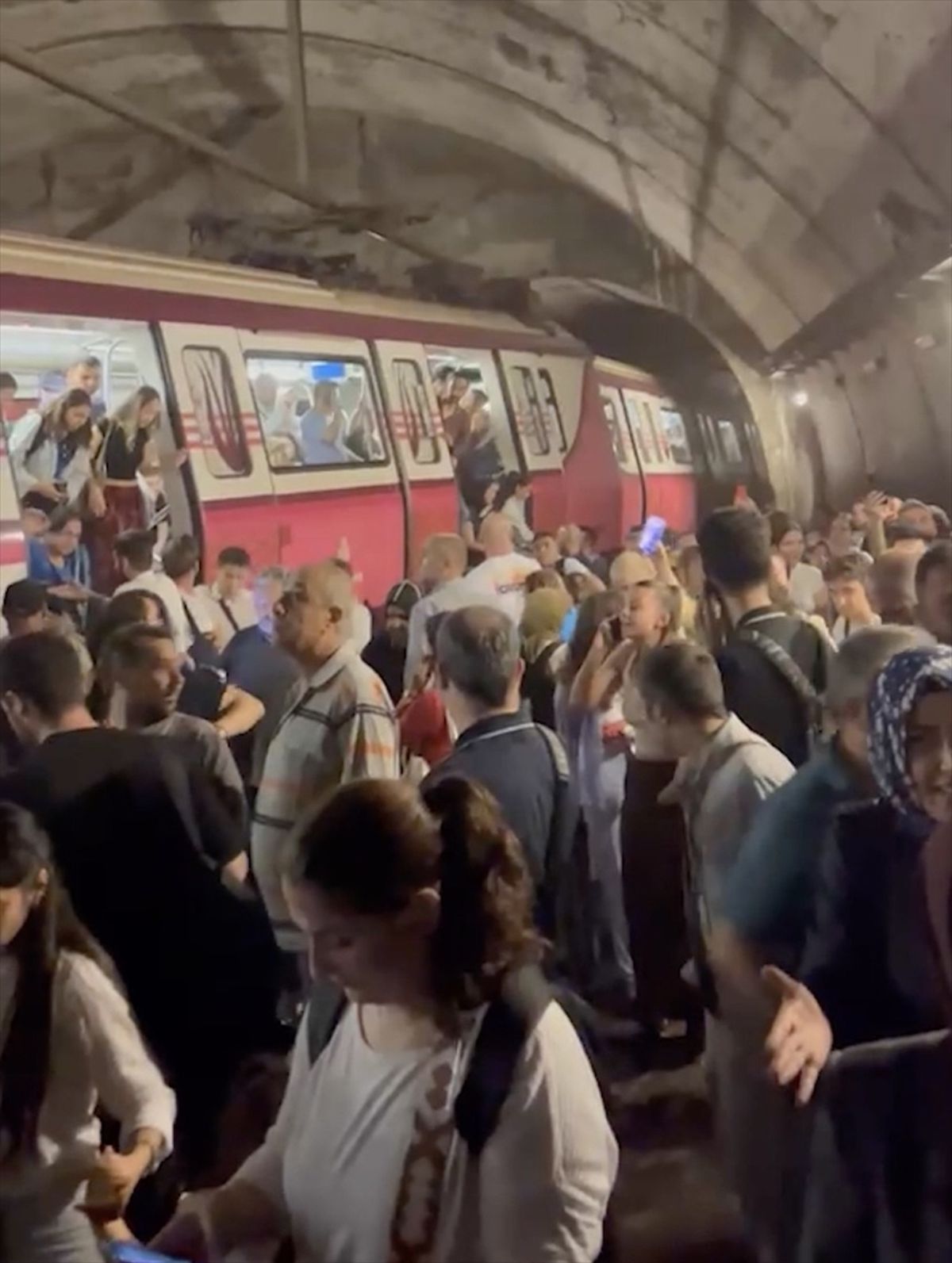 Kadıköy-Sabiha Gökçen Havalimanı Hattı'nda metro raydan çıktı