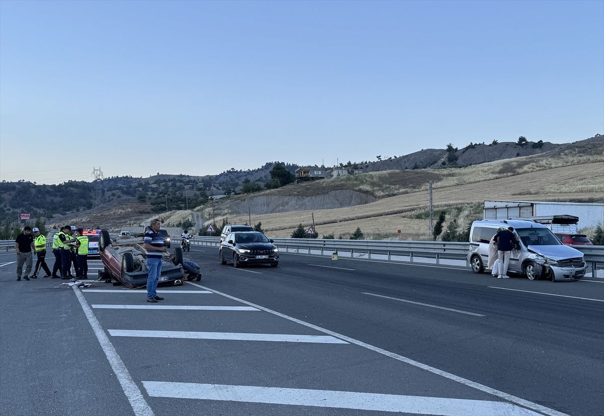 Kahramanmaraş'ta devrilen otomobilde 4 kişi yaralandı
