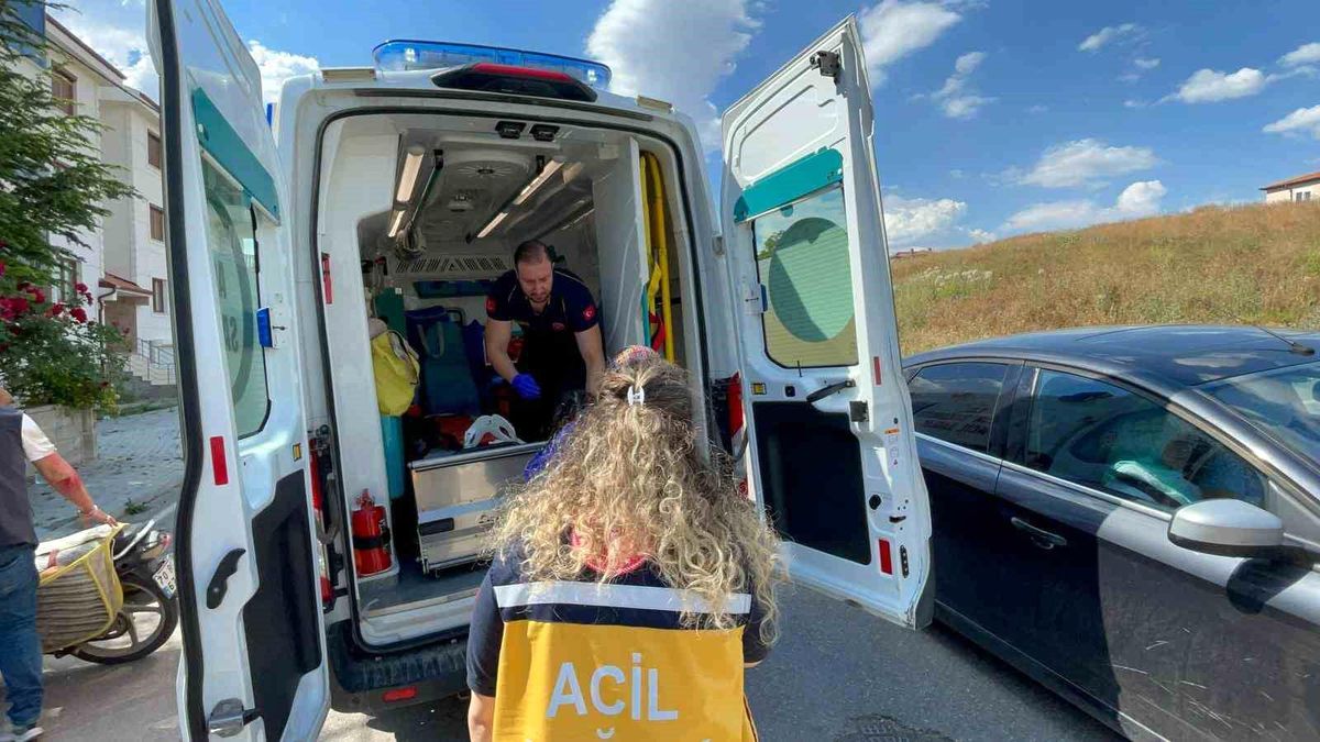 Karaman'da motosiklet devrildi: 3 yaralı