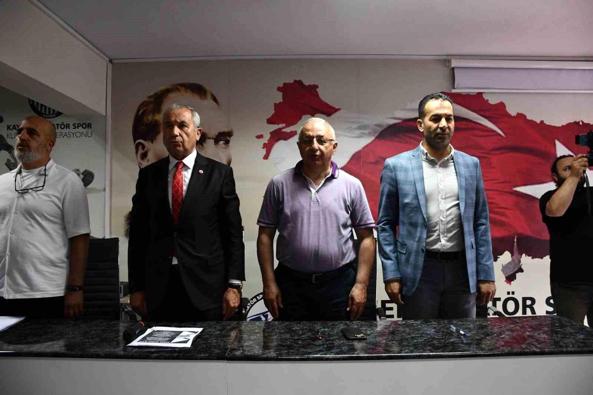 KASKF Olağan Genel Kurulu'nda Mutlu Önal'ın yeniden başkan seçilmesini gösteren görsel.