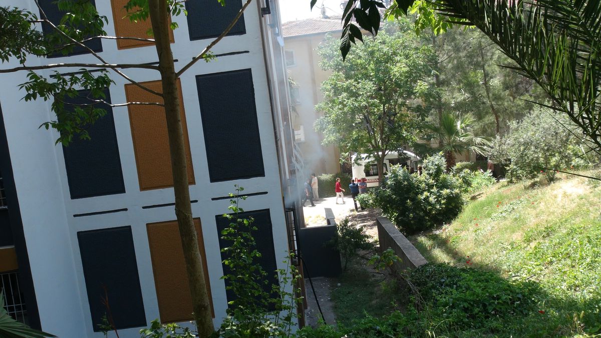 Kilis'te ev yangını; 4 kişi dumandan etkilendi