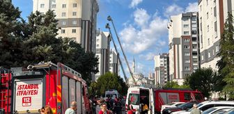 Küçükçekmece'de sitedeki binanın çatısında çıkan yangın nedeniyle 10 kişi hastaneye kaldırıldı