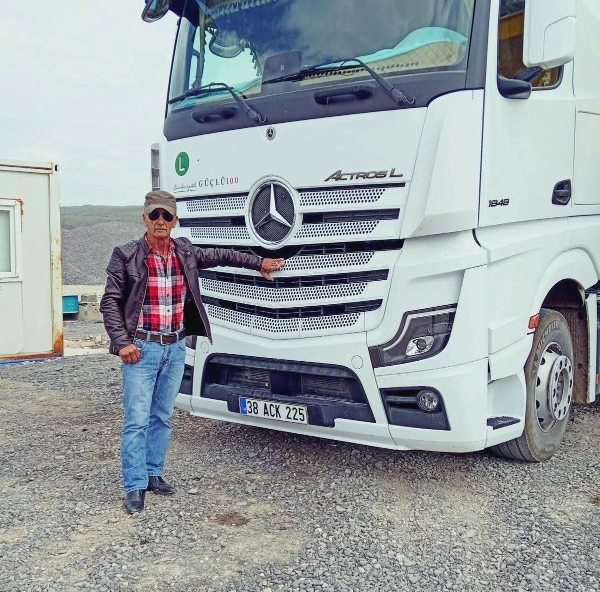 Manisa Kula'da meydana gelen zincirleme trafik kazasının ardından olay yeri.