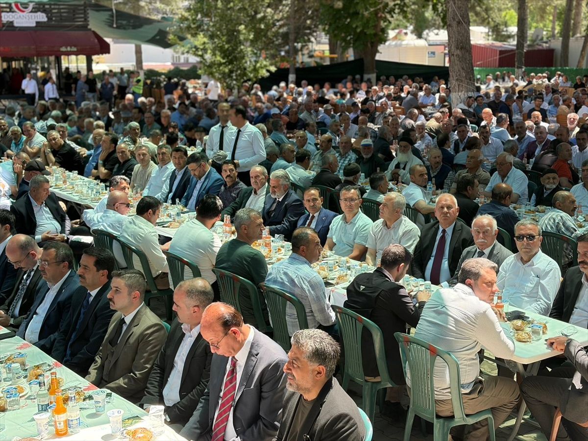 LC Waikiki Yönetim Kurulu Başkanı Küçük'ün babası ölüm yıl dönümünde anıldı