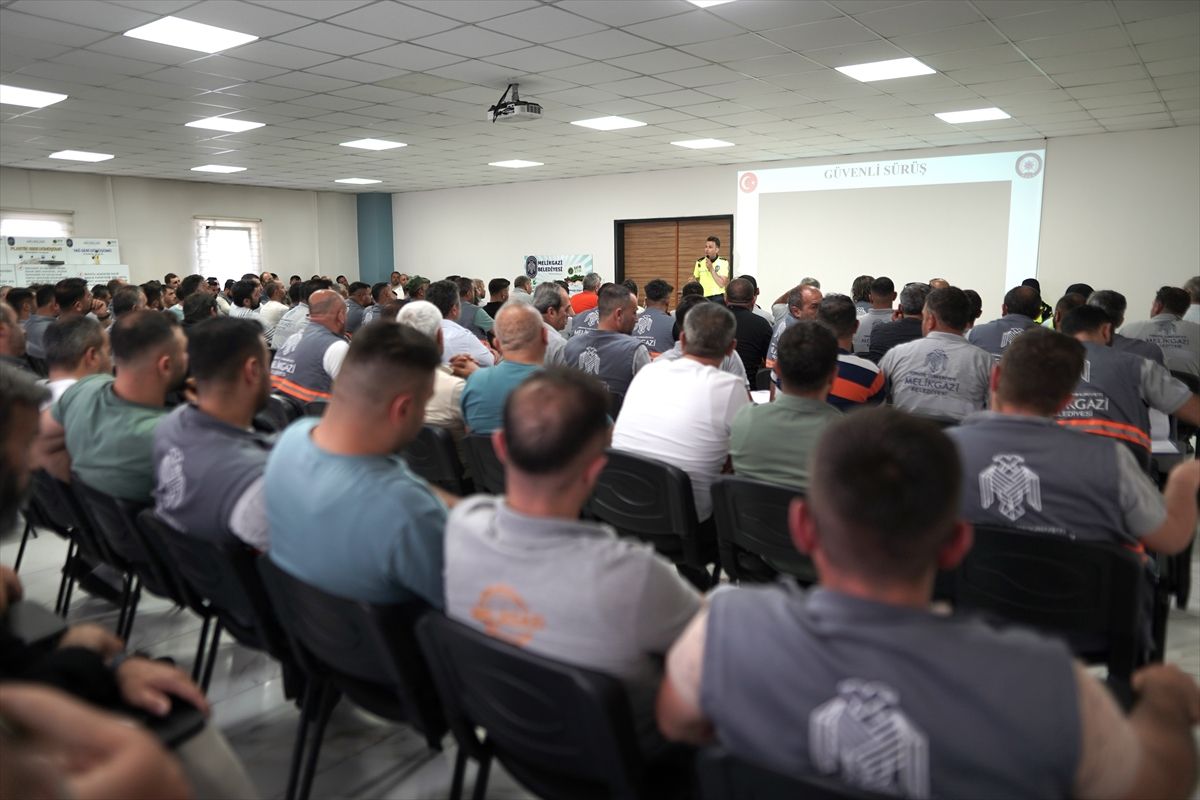 Melikgazi Belediyesi personeline 'Trafik, İş Sağlığı ve Güvenliği Eğitimi' verildi
