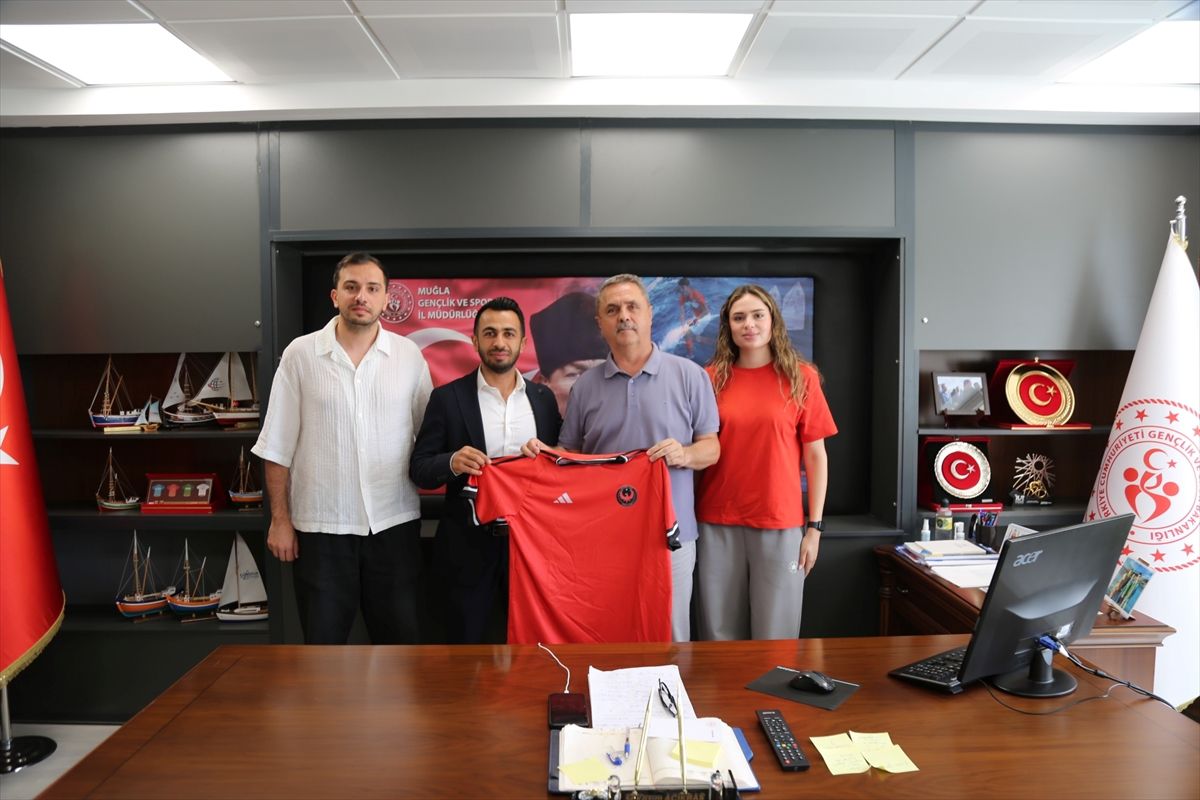 Menteşe Yıldızspor Kulüp yöneticileri Gençlik ve Spor İl Müdürü Açıkbaş'ı ziyaret etti