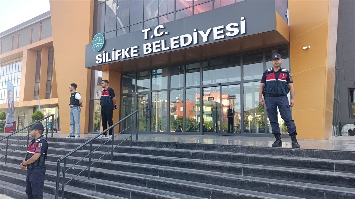 Mersin'de Silifke Belediyesine yönelik operasyon düzenlendi