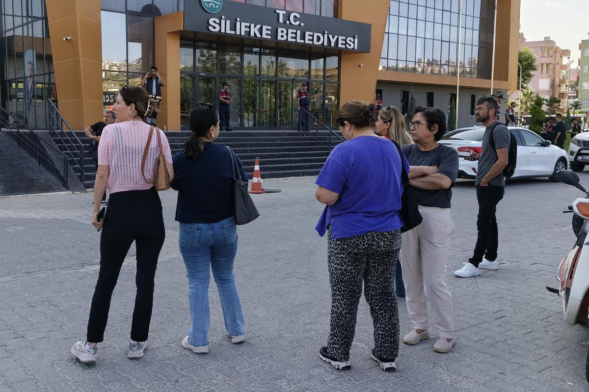 Mersin'de Silifke Belediyesi'ne operasyon! Belediye Başkanı dahil çok sayıda gözaltı var