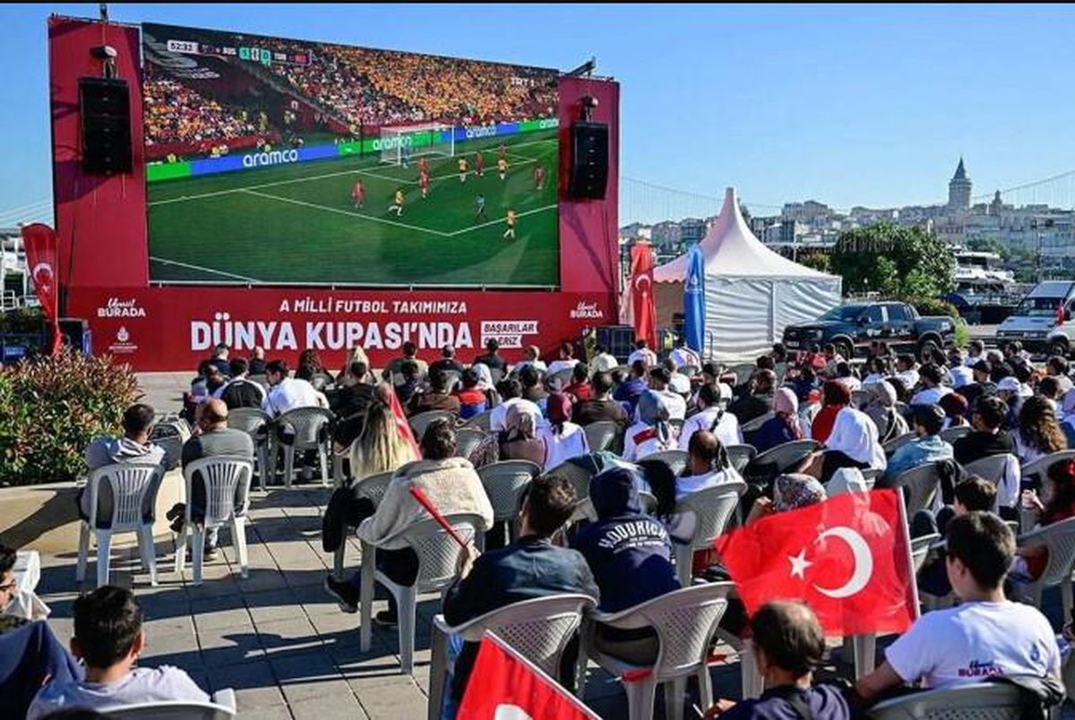 Meydanlarda milli maç izlemek neden yasaklandı, Türkiye Paraguay maçı meydanlarda izlenmeyecek mi?