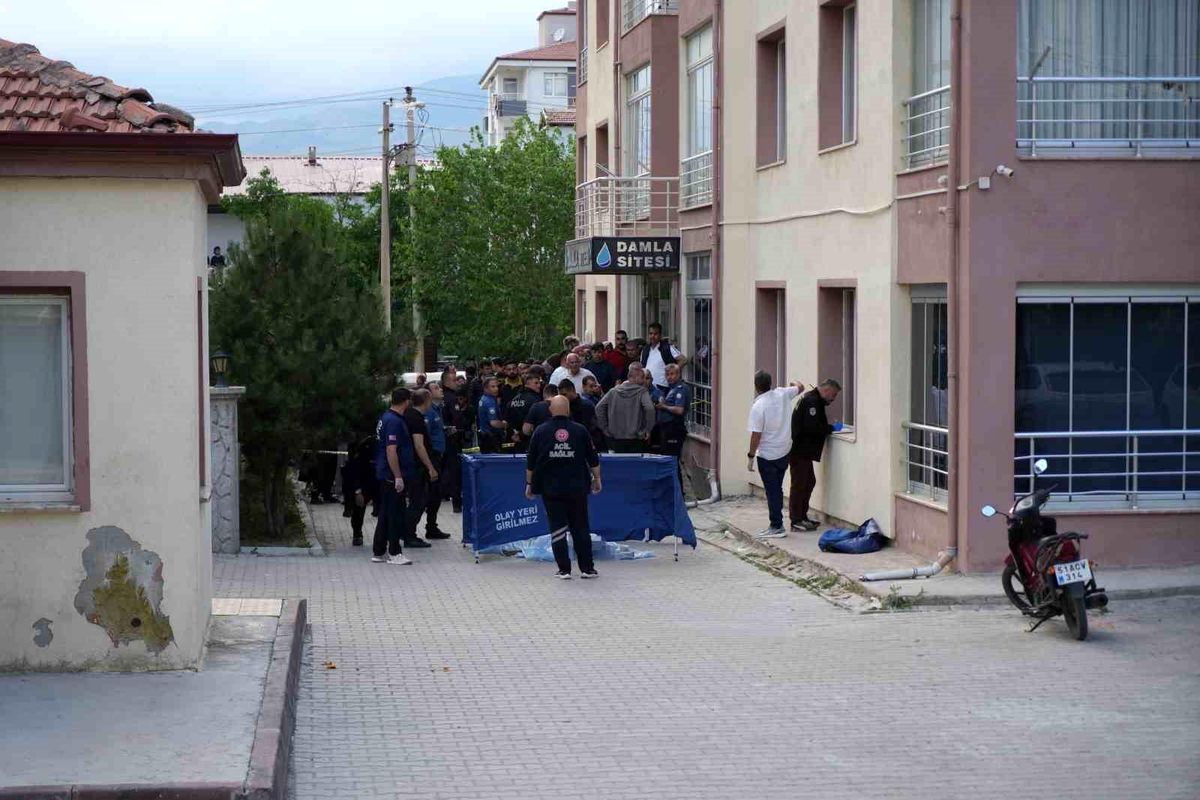 Niğde'de 10. kattan düşen genç hayatını kaybetti