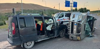 Siirt'te hafif ticari araçla pikabın çarpıştığı kazada sürücüler yaralandı