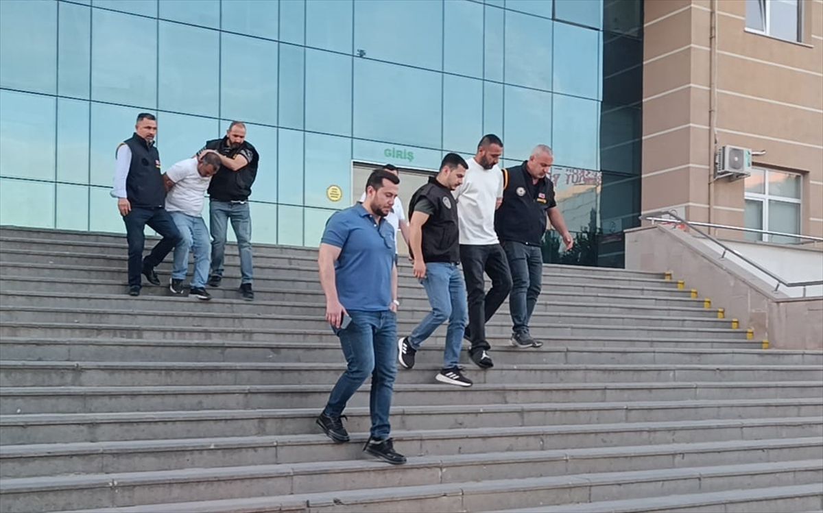 Tekirdağ'da bir fabrikada çıkan silahlı kavgada iki şüpheli tutuklandı.