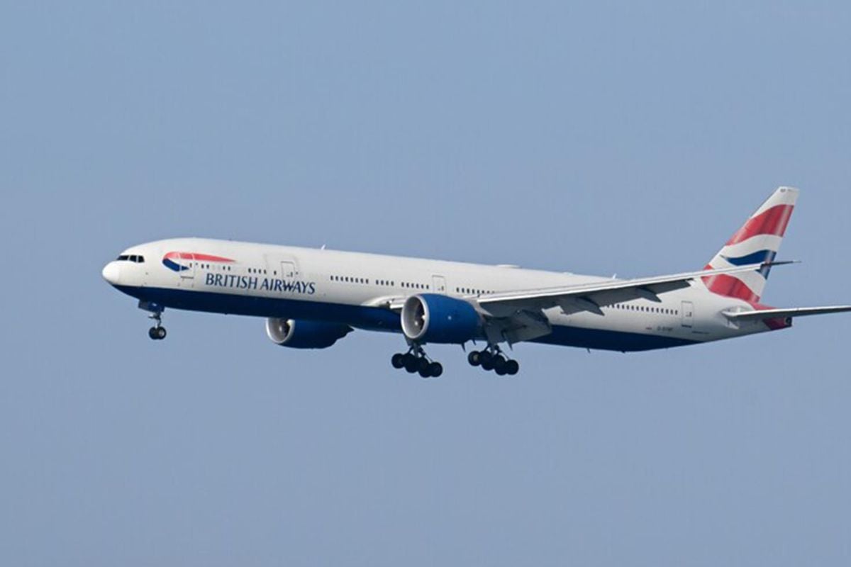 Tokyo'daki havalimanında British Airways yolcu uçağında akıllı telefon alev aldı