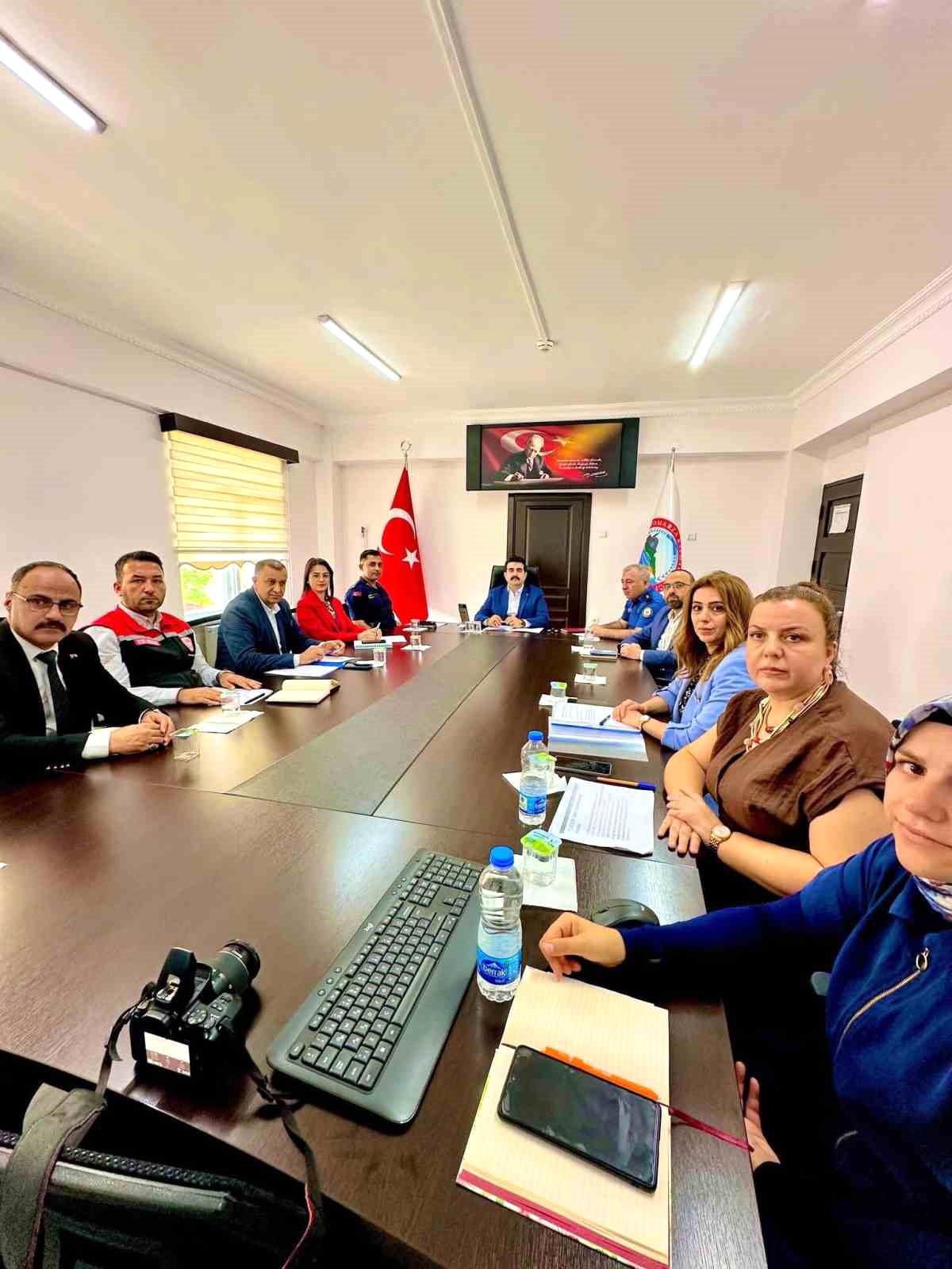 Tomarza'da bağımlılıkla mücadele toplantısı yapıldığına dair görsel.