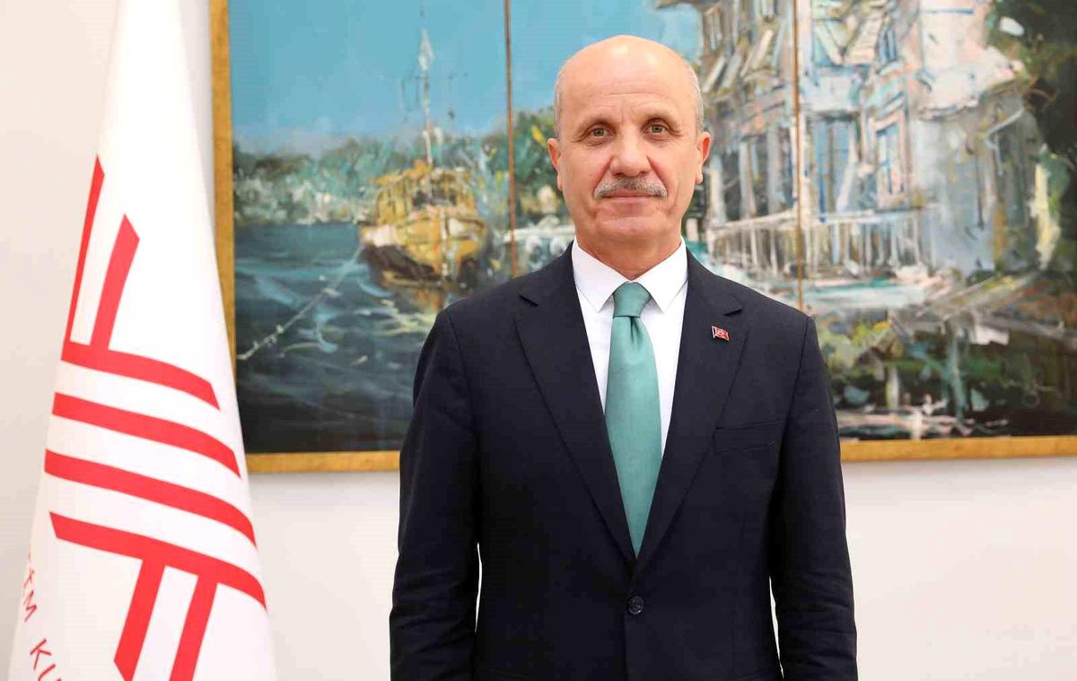 YÖK Başkanı Özvar: 'Türkiye'nin yarınlarını inşa edecek siz gençlerimize güveniyoruz'