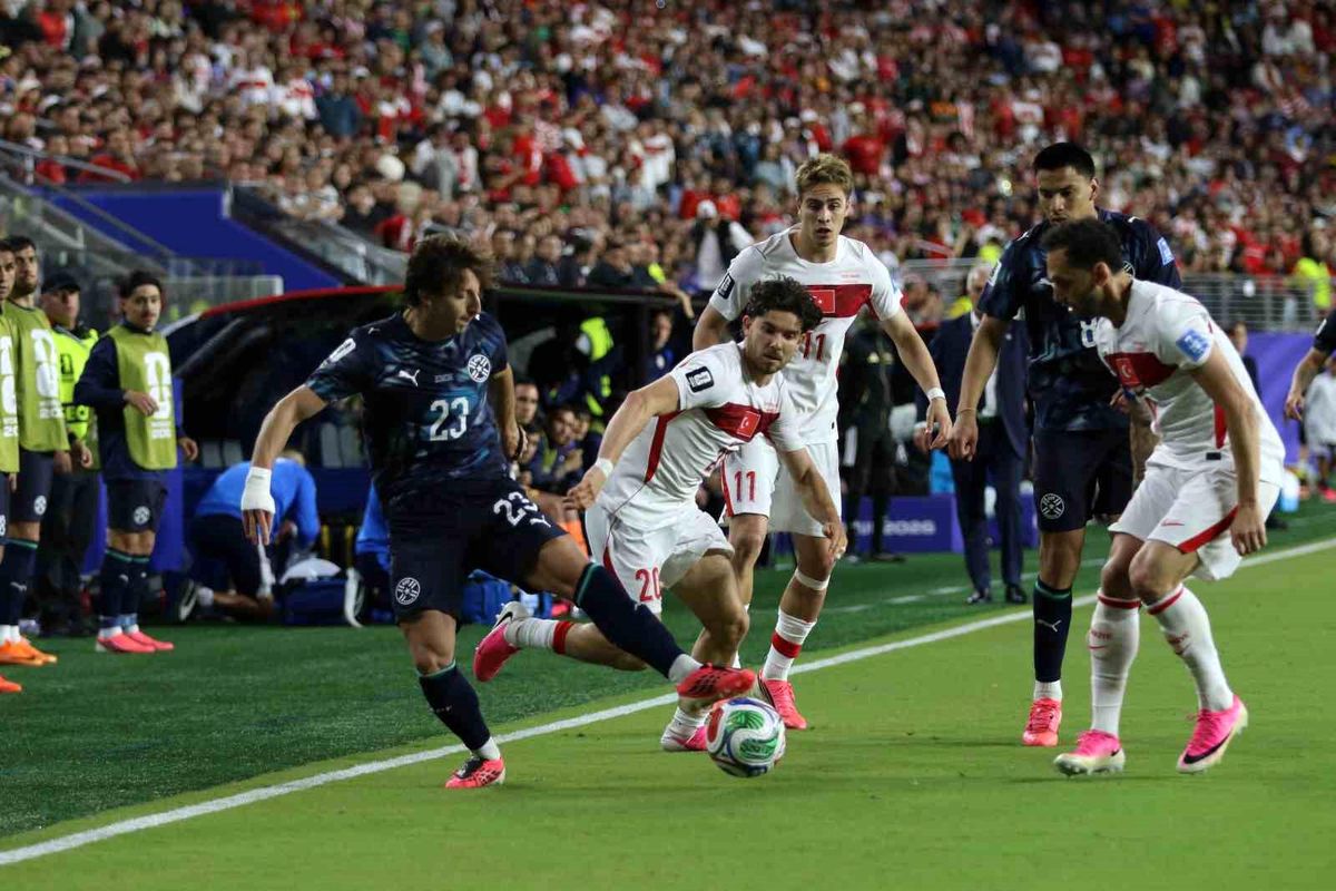 A Milli Futbol Takımı oyuncuları sahada