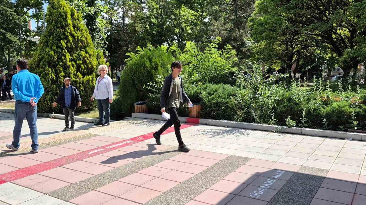 Adayı son anda sınava yetiştiren yakını: 'Koş, ben mi koşacağım peşinden'