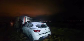 Afyonkarahisar'da devrilen tıra otomobilin çarpması sonucu 4 kişi yaralandı