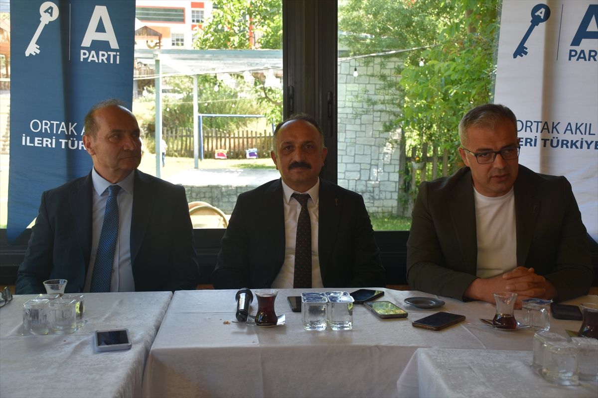 Anahtar Partili İşcan ve Yalçın, Gümüşhane'de temaslarda bulundu