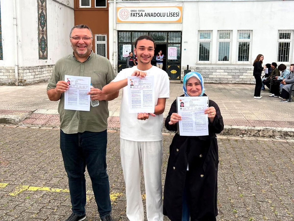 Anne, baba ve oğul aynı okulda YKS heyecanı yaşadı