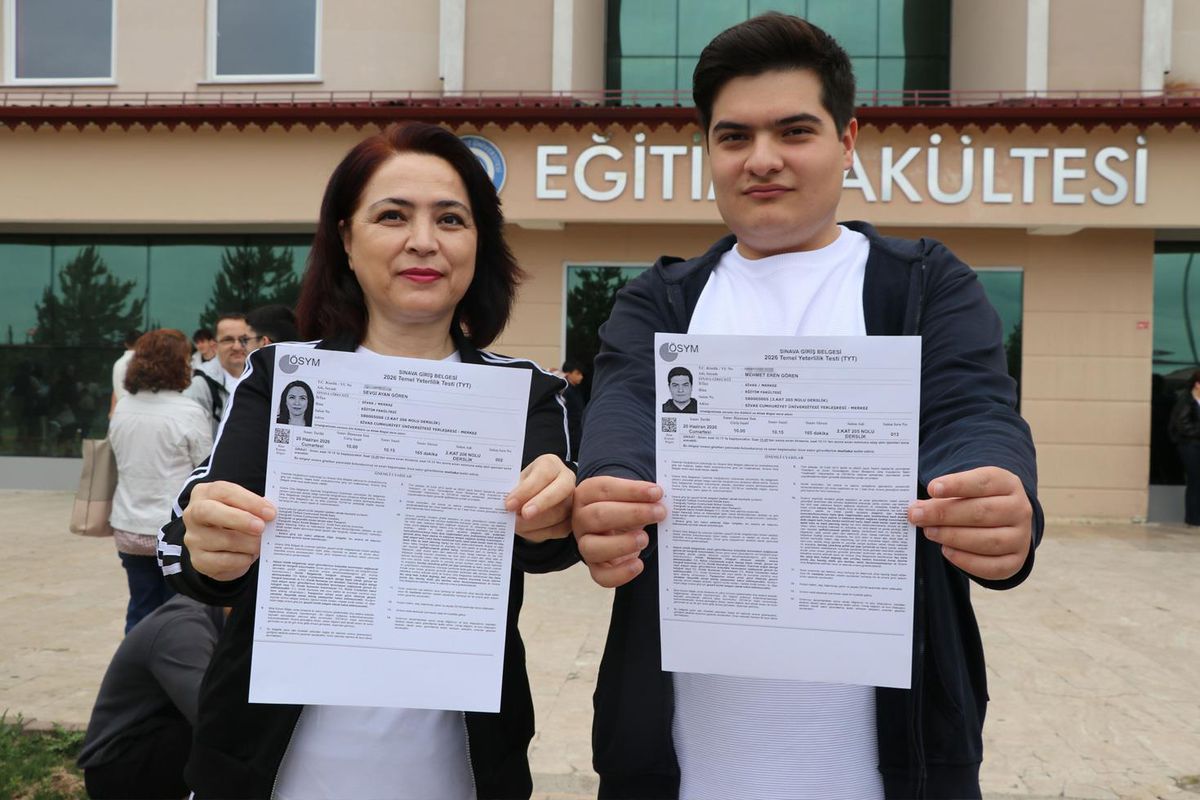 Anne-oğul bitişik sınıflarda YKS'ye girdi